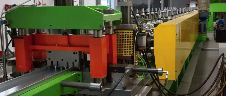 Výrobní linka firmy e-regaly.